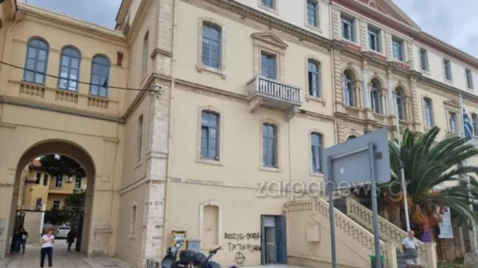 Χανιά: «Συζητούσα και ένιωσα το χτύπημα» λέει ο δικηγόρος που δέχτηκε επίθεση