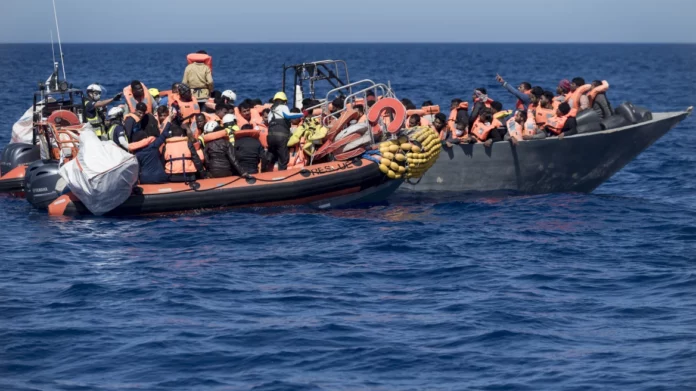Ocean Viking : Διάσωση περισσότερων από 70 μεταναστών χτες τη νύχτα στη Μεσόγειο