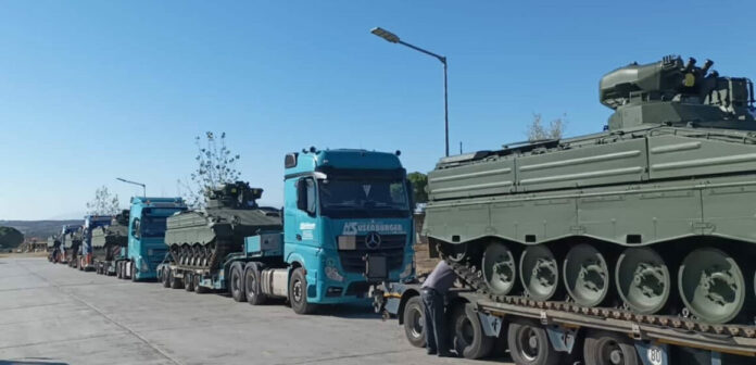 Καθ’ οδόν προς Ουκρανία τα ελληνικά τεθωρακισμένα που αποσύρθηκαν από νησιά