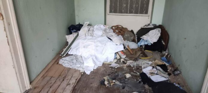 Βόλος: Στις φλόγες εγκαταλειμμένο σπίτι – Μέσα κοιμόταν άστεγος μαζί με ποντίκια