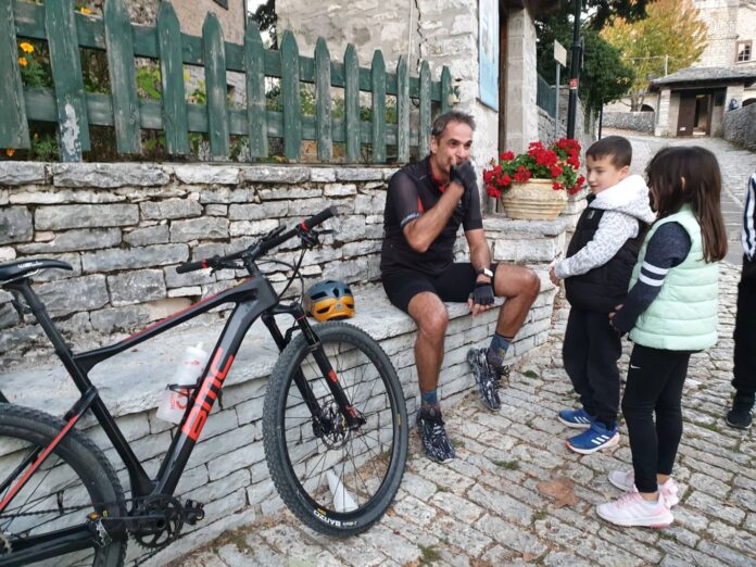 Το έχουν χαμένο στο ΣΚΑΪ: Αφιέρωσαν εκπομπή για την διαδρομή της «ποδηλατάδας» του Μητσοτάκη (βίντεο)