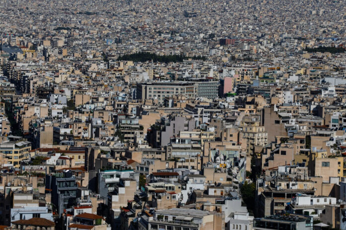 Συγγνώμη, η ΑΑΔΕ θα σπάει πόρτες για να μπαίνει στα σπίτια οφειλετών του Δημοσίου;