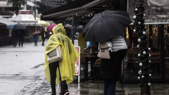 Καιρός: Επικίνδυνα φαινόμενα με ισχυρές καταιγίδες κυρίως στα δυτικά