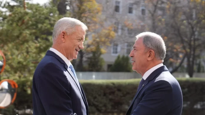 Ακάρ και Γκαντζ συμφωνούν να επανεκκινήσουν τις σχέσεις Τουρκίας και Ισραήλ