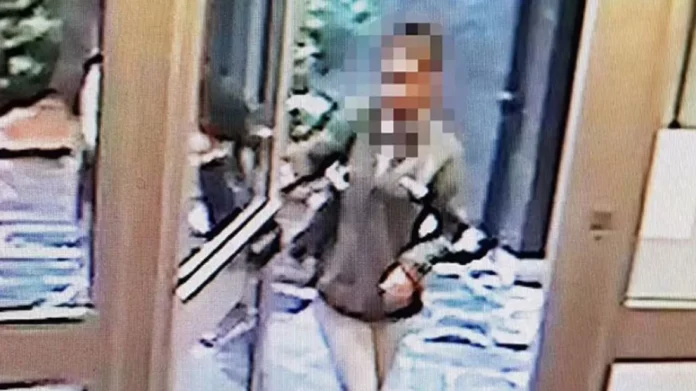 Παρίσι: Η άστεγη που βίασε, βασάνισε και σκότωσε τη 12χρονη είχε λογομαχήσει με τους θυρωρούς-γονείς του κοριτσιού