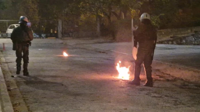 Θεσσαλονίκη: Σοβαρά επεισόδια μετά τη συναυλία του Λεξ – (VIDEO-ΦΩΤΟ)