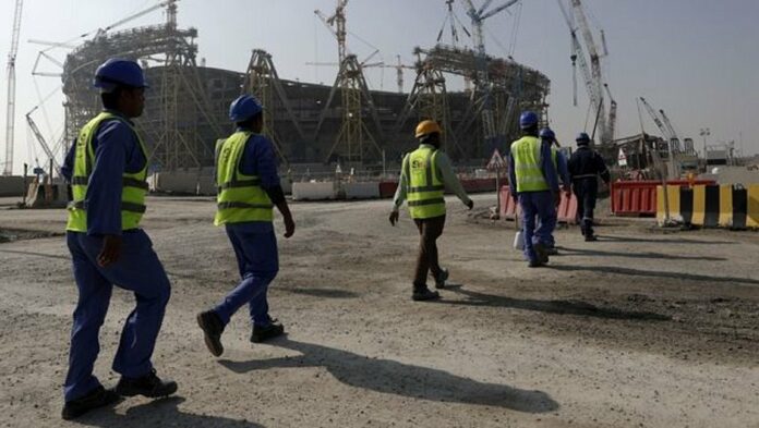 Guardian: 6.500 μετανάστες εργάτες νεκροί στο Κατάρ από τη μέρα που ξεκίνησαν τα έργα για το Μουντιάλ