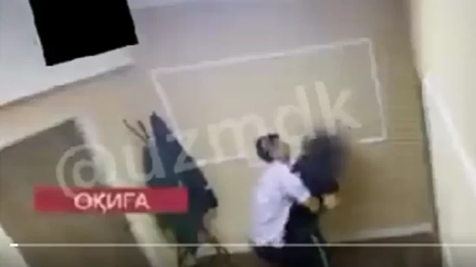 Καζακστάν – Απίθανο βίντεο: Ζηλιάρης σύζυγος παρεξηγεί αυτό που βλέπει και… επιτίθεται σε άντρα που σώζει τη γυναίκα του από πνιγμό!