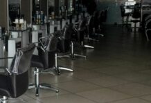 Βόλος: «Έσπασε» κομμωτήριο με καπάκι φρεατίου και λεηλάτησε τον χώρο: Συνελήφθη επ’ αυτοφώρω μέσα στο κατάστημα