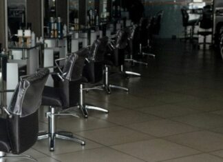 Βόλος: «Έσπασε» κομμωτήριο με καπάκι φρεατίου και λεηλάτησε τον χώρο: Συνελήφθη επ’ αυτοφώρω μέσα στο κατάστημα