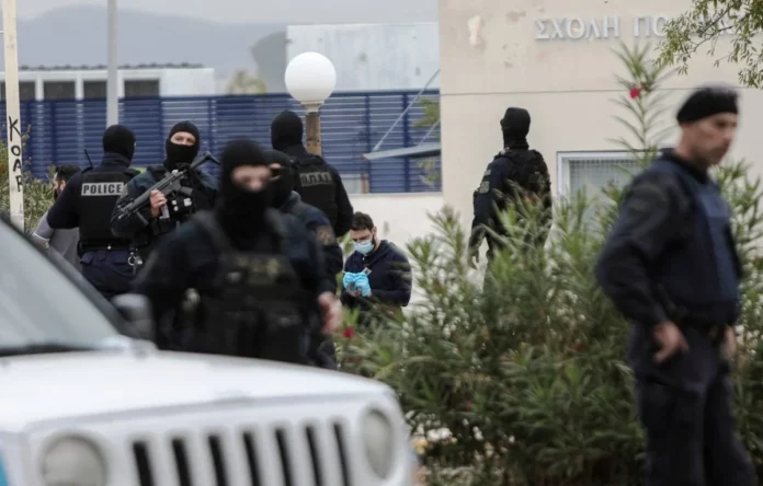 Νέες αποκαλύψεις για τη συμμορία της Πολυτεχνειούπολης: Έκρυβαν ναρκωτικά σε δέντρα της εστίας!