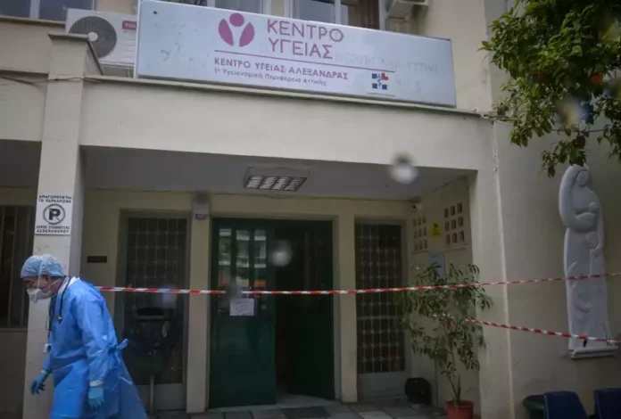 ΕΟΠΥΥ: Αμετακίνητη η Διοικήτρια παρά τη διπλή απασχόληση και στο Χρηματιστήριο Αθηνών – Γιατί δεν απομακρύνεται