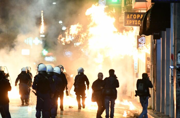 Πάτρα: Ελεύθερη αφέθηκε η 21χρονη για τα επεισόδια στην επέτειο του Πολυτεχνείου