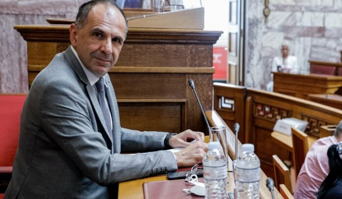 Σε «πρόγραμμα προστασίας» ο Γεραπετρίτης