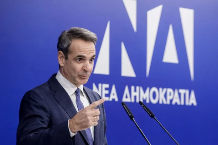 Με βρισιές και λάσπη κατά του Τσίπρα, ο Μητσοτάκης υπερασπίζεται το ντιλ για τα γαλλικά όπλα