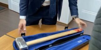 Συναγερμός στο Ευρωπαϊκό Κοινοβούλιο: Έστειλαν «ματωμένη» βαριοπούλα με σφραγίδα της Wagner