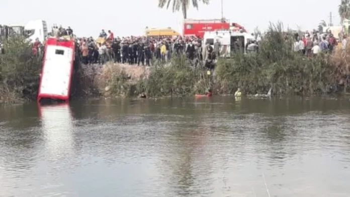 Τραγωδία στην Αίγυπτο: Τουλάχιστον 19 νεκροί από την πτώση λεωφορείου σε κανάλι