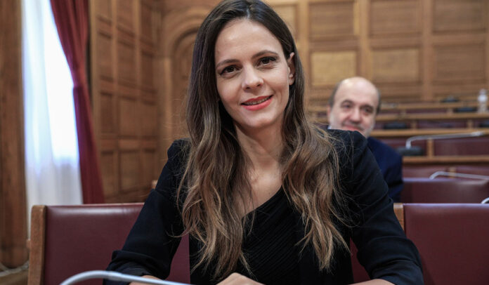 Αχτσιόγλου: Η καρδιά του Μαξίμου υπεύθυνη για τη δυσώδη υπόθεση των παρακολουθήσεων