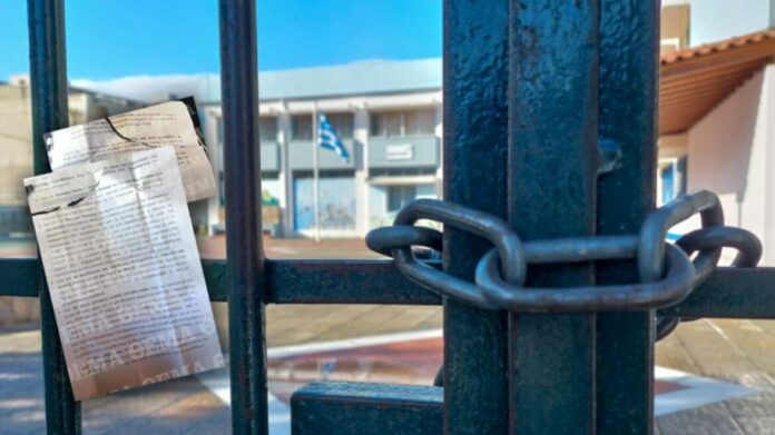 Λιόσια: Καθηγητές απειλούσαν τους μαθητές ότι θα ακύρωναν την πενθήμερη, αν στήριζαν τη 16χρονη!