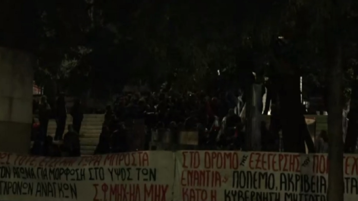 ΑΠΘ: Ένταση νωρίς το πρωί στην είσοδο της Πολυτεχνικής Σχολής
