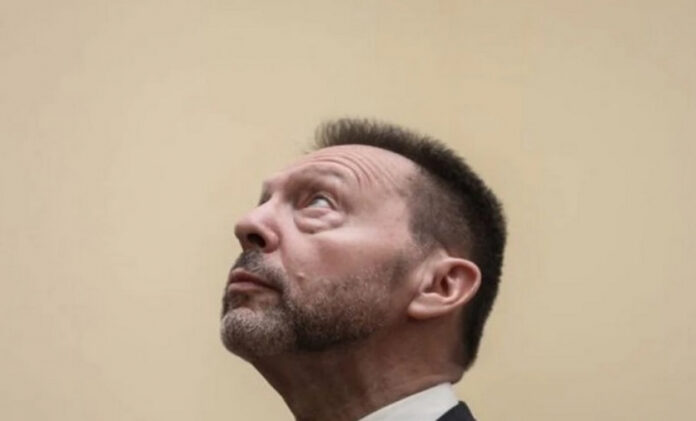 Πλειστηριασμοί: Μύδροι των Δικηγορικών Συλλόγων Ελλάδος κατά Στουρνάρα!