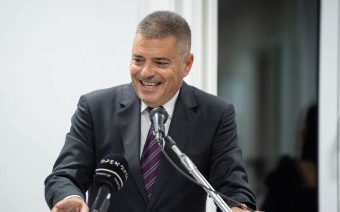 Ο βουλευτής της ΝΔ Παναγής Καππάτος εκπροσωπεί στα δικαστήρια την DOVALUE που παίρνει τα σπίτια των Ελλήνων!