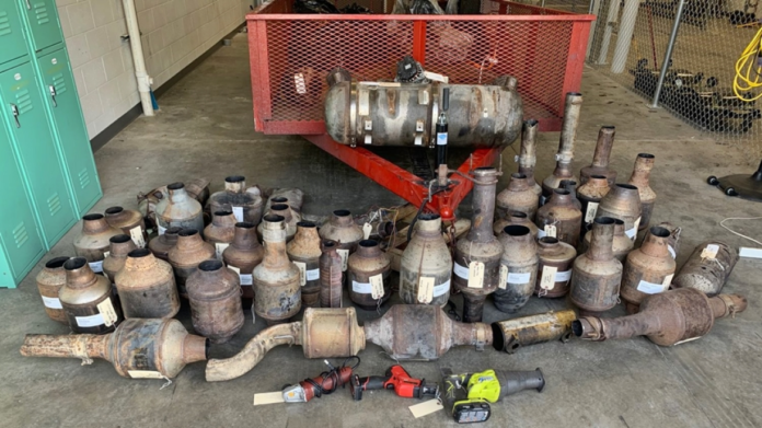 Παπάγου: Τέσσερις συλλήψεις για αφαίρεση καταλυτών από αυτοκίνητα ίδιας μάρκας