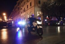 Θεσσαλονίκη: Επίθεση κουκουλοφόρων σε αστυνομικούς της Τροχαίας