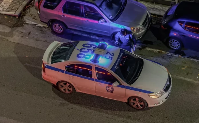 Επίθεση με βαριοπούλες στο Διοικητικό Πρωτοδικείο στους Αμπελόκηπους