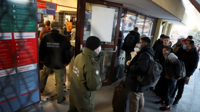 Πολωνία: Θα κατασκευάσει φράκτη με αγκαθωτό συρματόπλεγμα στα σύνορα με το Καλίνινγκραντ