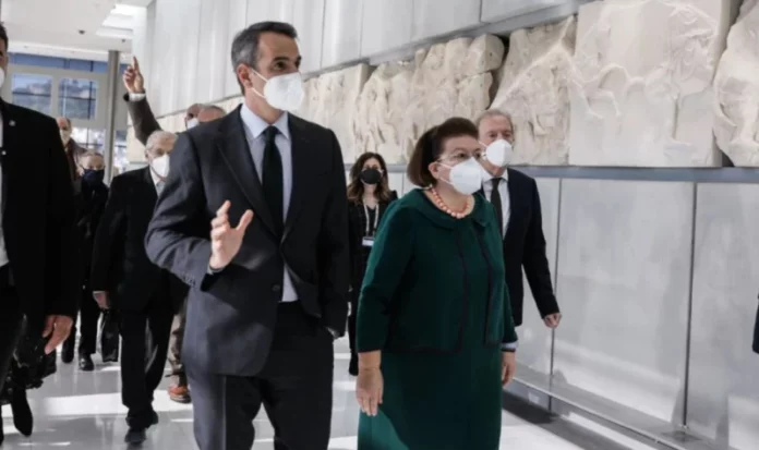 Σκιά αρχαιοκαπηλίας – 15 “θολές” απαντήσεις για τη Συλλογή Στερν