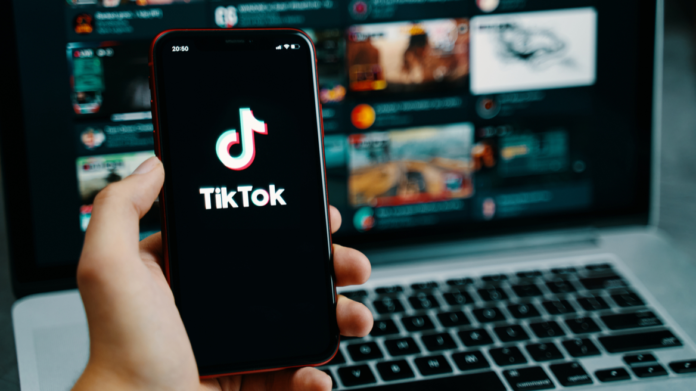 Νιγηρία: Μαστίγωσαν δύο σταρ του TikTok γιατί κορόιδευαν κρατικό αξιωματούχο