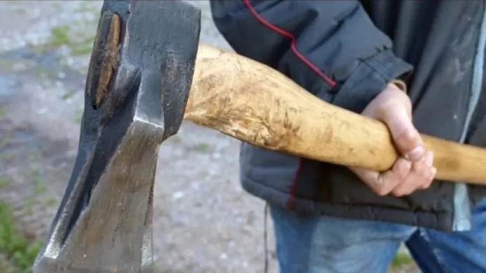 Αγρίνιο: Χτύπησε 45χρονο στην πλάτη με τσεκούρι – Μεταφέρθηκε αιμόφυρτος στο νοσοκομείο