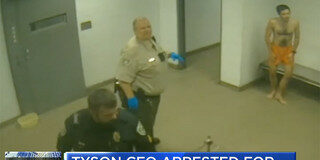 Δισεκατομμυριούχος κληρονόμος βρέθηκε να κοιμάται στο κρεβάτι μιας άγνωστης γυναίκας και συνελήφθη