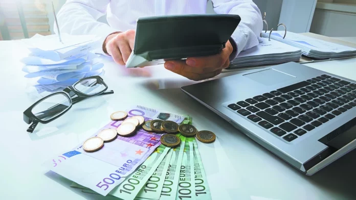 Ποιοι δημόσιοι υπάλληλοι προλαβαίνουν το όριο των 62 ετών