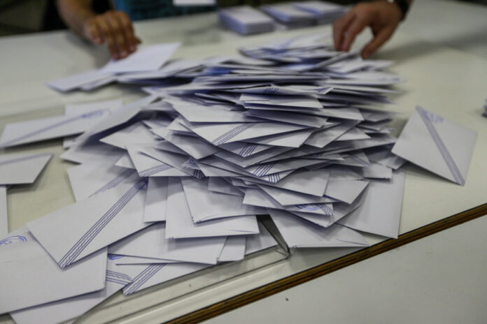 Τάσεις MRB: «Κλείνει» στο 5,4% η διαφορά ΝΔ με ΣΥΡΙΖΑ – Από 6,1% τον Νοέμβριο και 7,2% τον Ιούνιο