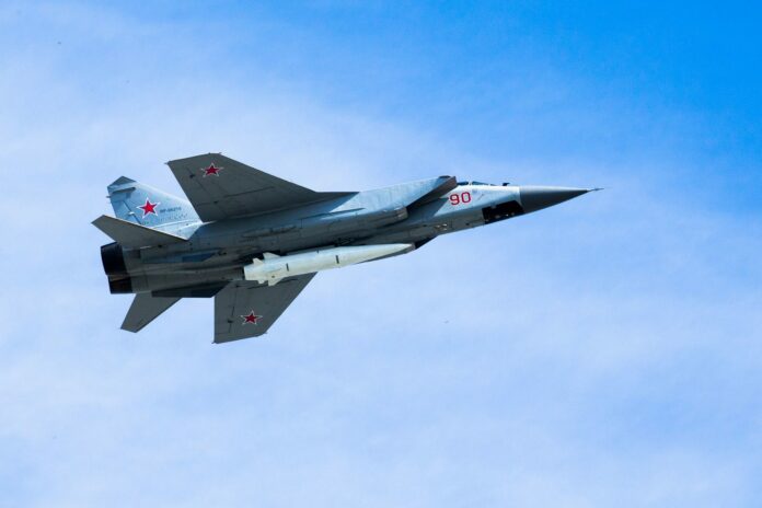 Θρίλερ στο Κίεβο από απογείωση MiG-31K από την Λευκορωσία: Φοβήθηκαν επίθεση με Kh-47M2 Kinzhal
