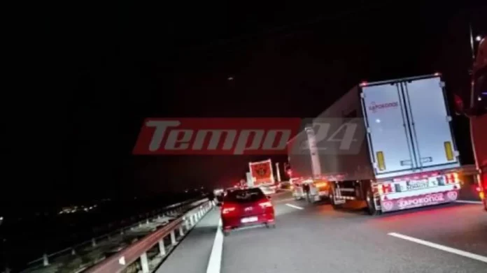 Συνεχίζουν τις διαμαρτυρίες οι Ρομά με φωτιές και οδοφράγματα
