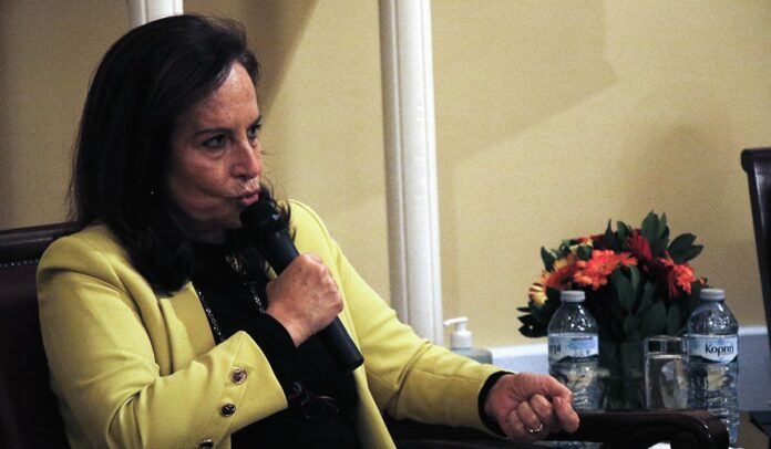 Αθλιότητες της Διαμαντοπούλου για δυο έφηβους που δέχθηκαν σφαίρες αστυνομικών