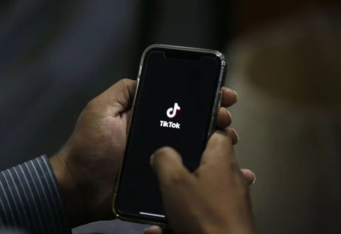 Το TikTok παραδέχτηκε ότι παρακολουθούσε δημοσιογράφους
