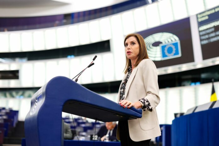 Εκνευρισμός Ασημακοπούλου στην Ευρωβουλή – Απέδωσαν ευθύνες στην κυβέρνηση Μητσοτάκη για την ελευθερία του Τύπου (VIDEO)