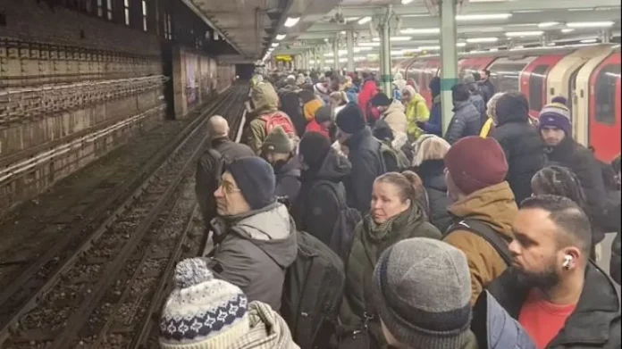 Βρετανία: Φοβούνται χριστουγεννιάτικο… «lockdown» οι πολίτες λόγω των απεργιών