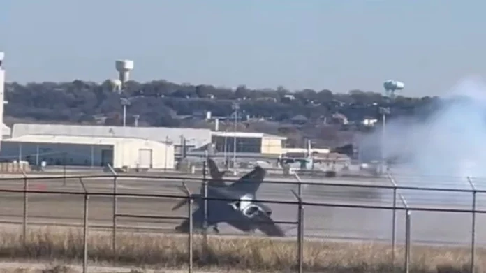 Ατύχημα με F-35 σε αεροδρόμιο του Τέξας – Εκτινάχθηκε ο πιλότος – (VIDEO)