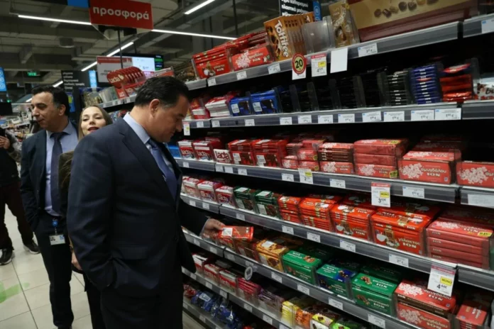 Νέο επικοινωνιακό σόου έστησε ο Άδωνις Γεωργιάδης επισκεπτόμενος αλυσίδες σούπερ μάρκετ!