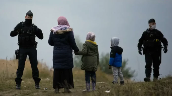 Γαλλία αλλάζει τους κανόνες για τους μετανάστες για να αντιμετωπίσει τις ελλείψεις στην αγορά εργασίας