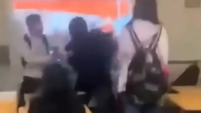 Μαθητής ξυλοκόπησε άγρια καθηγητή στις ΗΠΑ αφού είπε στους γονείς του ότι δεν τα πάει καλά στα μαθήματα