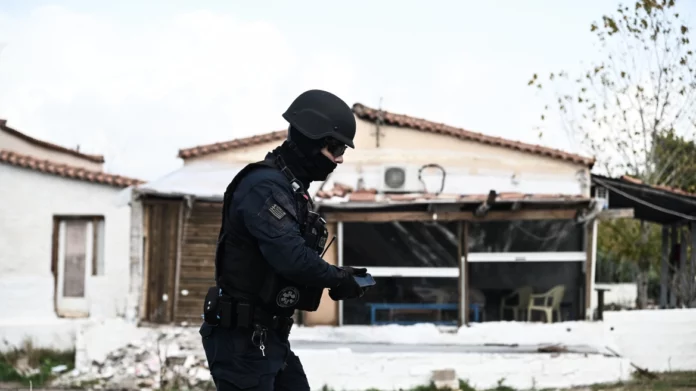Έφοδοι της αστυνομίας σε καταυλισμούς Ρομά σε Ασπρόπυργο και Μενίδι – Έξι συλλήψεις-(VIDEO-ΦΩΤΟ)