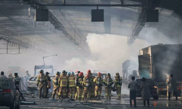 Φωτιά σε κλειστό αυτοκινητόδρομο στη Νότια Κορέα – Πέντε νεκροί και δεκάδες τραυματίες (βίντεο)