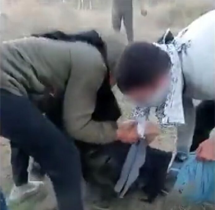 Βίντεο σοκ: Σύρος μετανάστης τραυματίζεται στο στήθος από πυρά στα σύνορα Βουλγαρίας – Τουρκίας