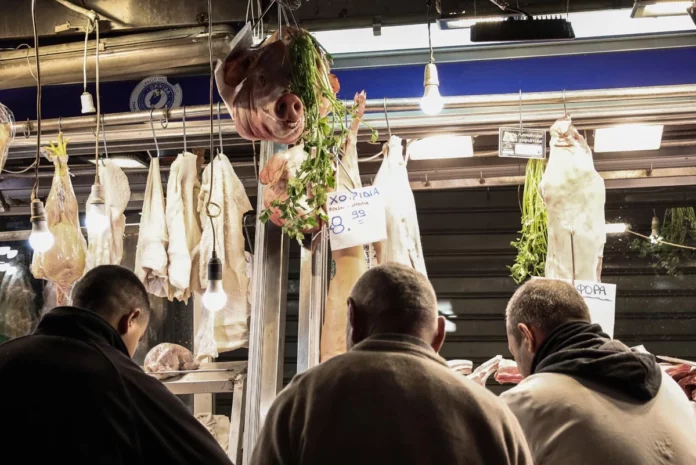 Σοκ! Το 52% κόβει δαπάνες για τρόφιμα και βασικά αγαθά